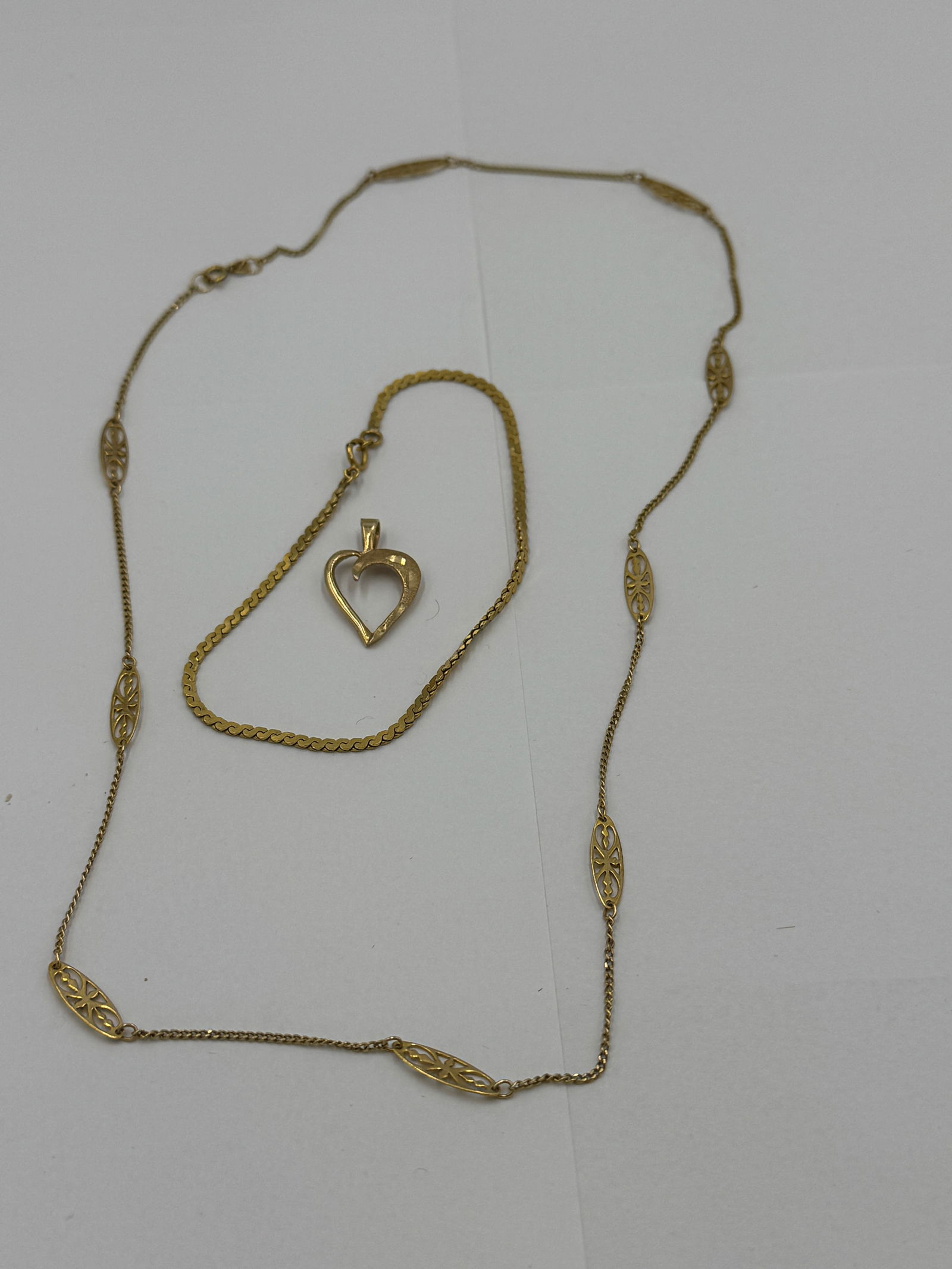 A 14K GOLD NECKLACE, BRACELET, AND HEARTR SHAPED DIAMOND PENDANT. 7.6 GRAMS (1 of 3)