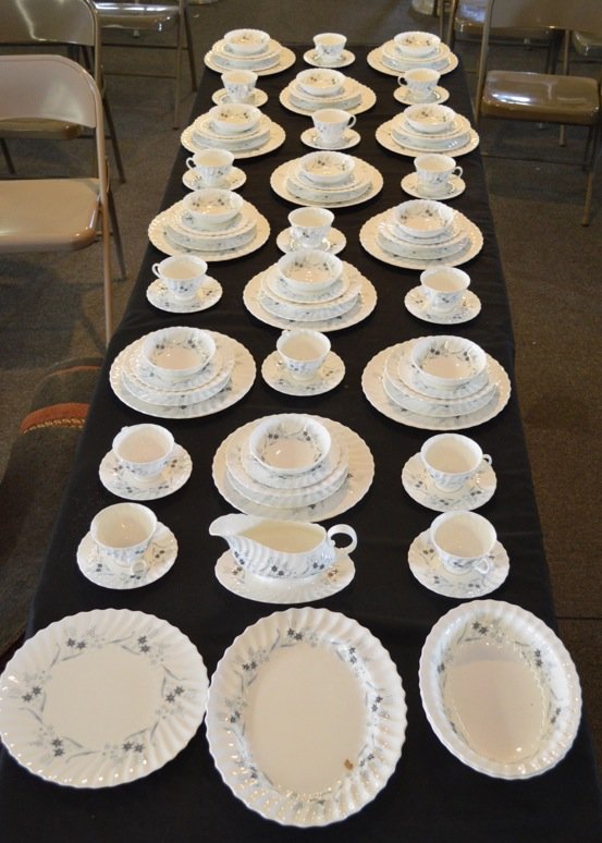 ROYAL DOULTON CHINA SET: ROYAL DOULTON CHINA SET. MILLEFLEUR PATTERN. DINNER PLATE DIAMETER: 10 ½"