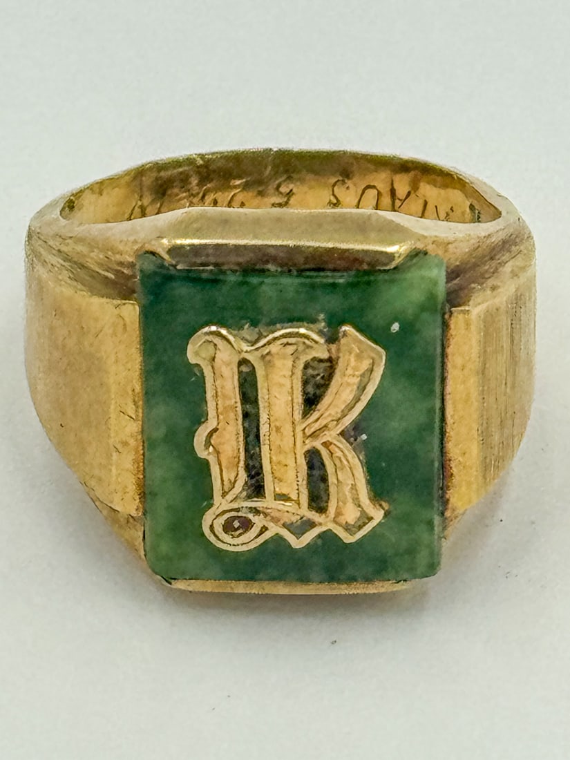A 14K GOLD AND JADE SIGNET RING, 6.5 GRAMS (1 of 3)