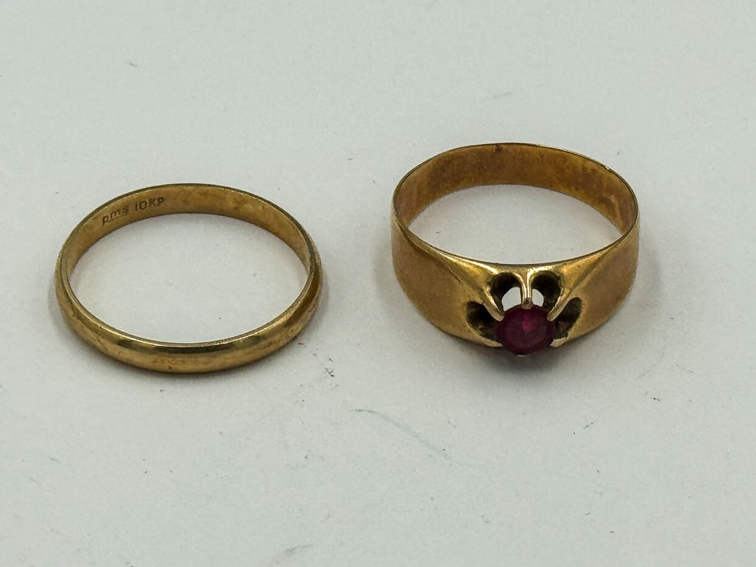 10K GOLD AND RUBY RING AND A 10K GP WEDDING BAND, 4.2 GRAMS (1 of 5)