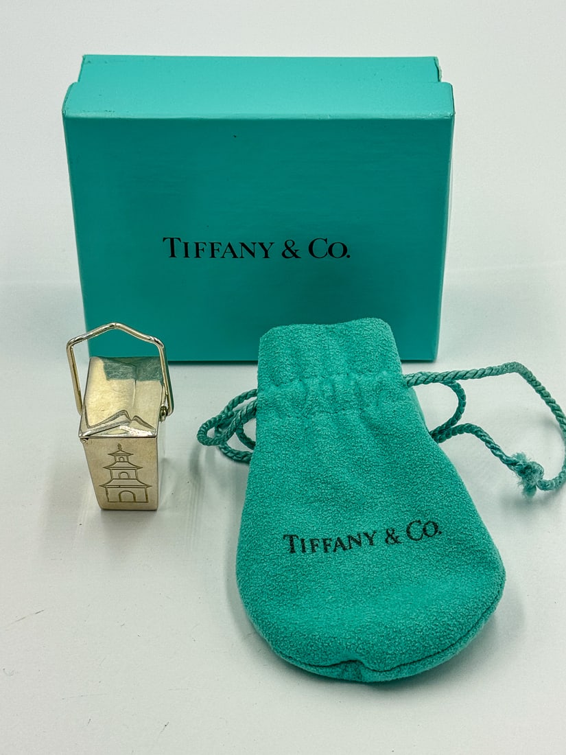 A STERLING SILVER TIFFANY AND CO CHINESE FOOD PENDANT, 31.5 GRAMS (1 of 4)