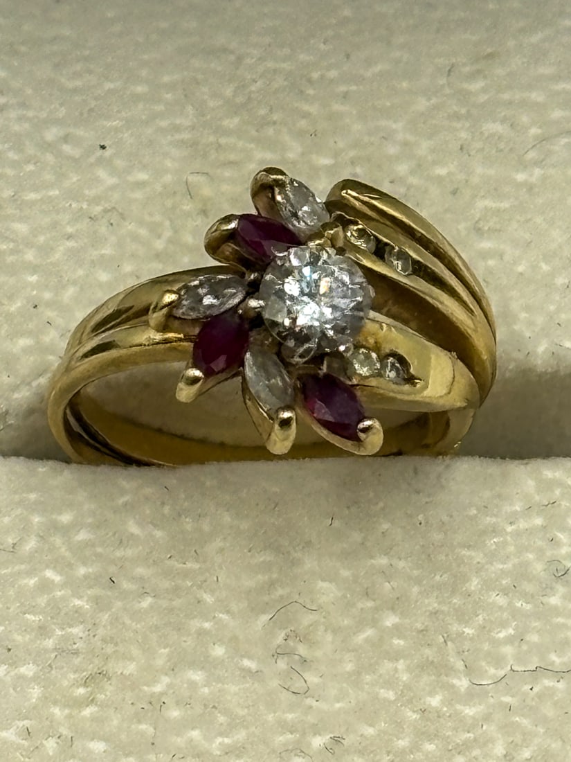 A 14K GOLD DIAMOND AND RUBY RING, 4.9 GRAMS (1 of 6)