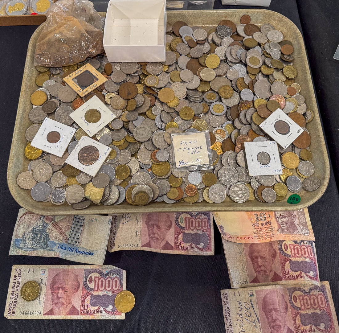 LARGE LOT OF FOREIGN COINS AND CURRENCY (1 of 5)