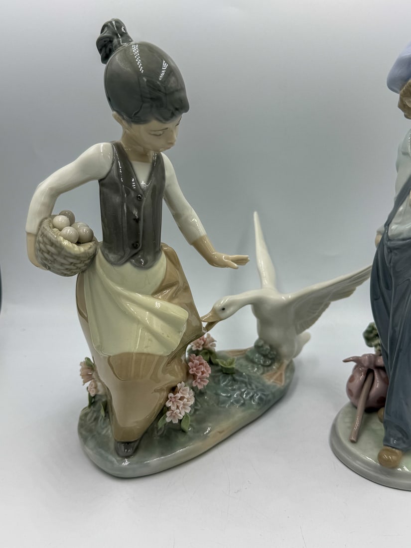 2 LLADRO FIGURINES "AGGRESSIVE GOOSE" #1288 AND "THE WANDERER" #5400, 9" EACH - 2