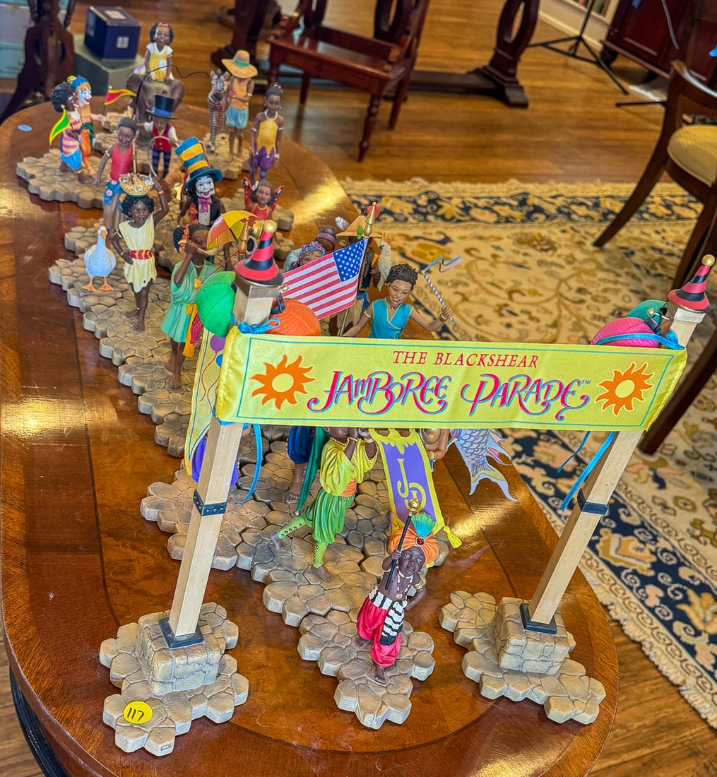 THE BLACKSHEAR JAMBOREE PARADE, 24 PIECES. 15" AND SMALLER: THE BLACKSHEAR JAMBOREE PARADE, 24 PIECES. 15" AND SMALLER