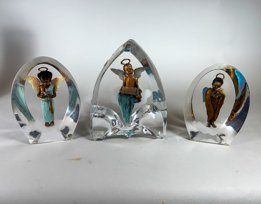 3 THOMAS BLACKSHEAR LUCITE SCULPTURES, 8.5" X 6" X 4.5" AND SMALLER: 3 THOMAS BLACKSHEAR LUCITE SCULPTURES, 8.5" X 6" X 4.5" AND SMALLER