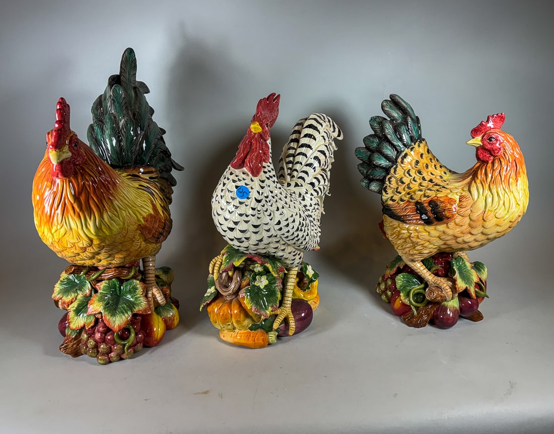 A LARGE MAJOLICA ROOSTER AND 2 HEANS BY FITZ AND FLOYD, 18" AND SMALLER (1 of 7)