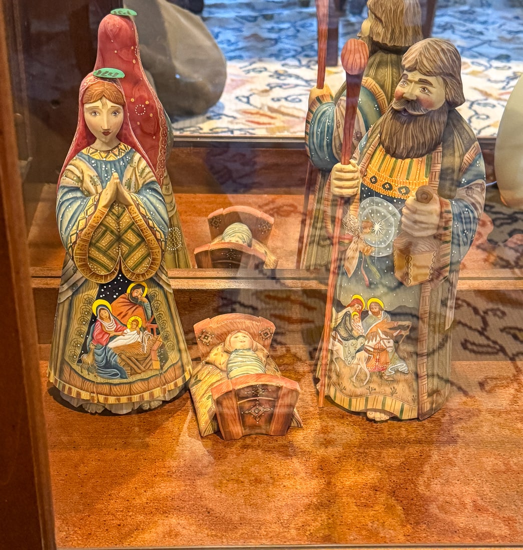 DE BRECHT 3 PIECE NATIVITY, 11" AND SMALLER: DE BRECHT 3 PIECE NATIVITY, 11" AND SMALLER