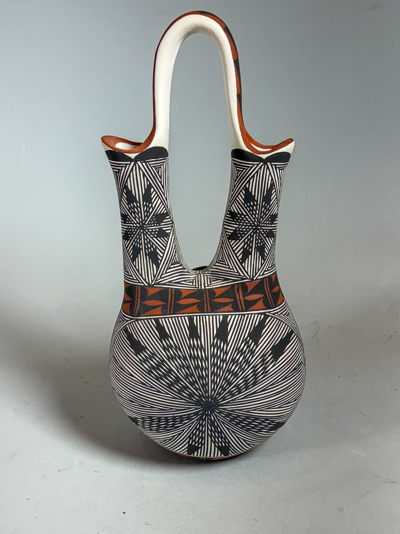 AN ACOMA WEDDING VASE, 5" X 11": AN ACOMA WEDDING VASE, 5" X 11"