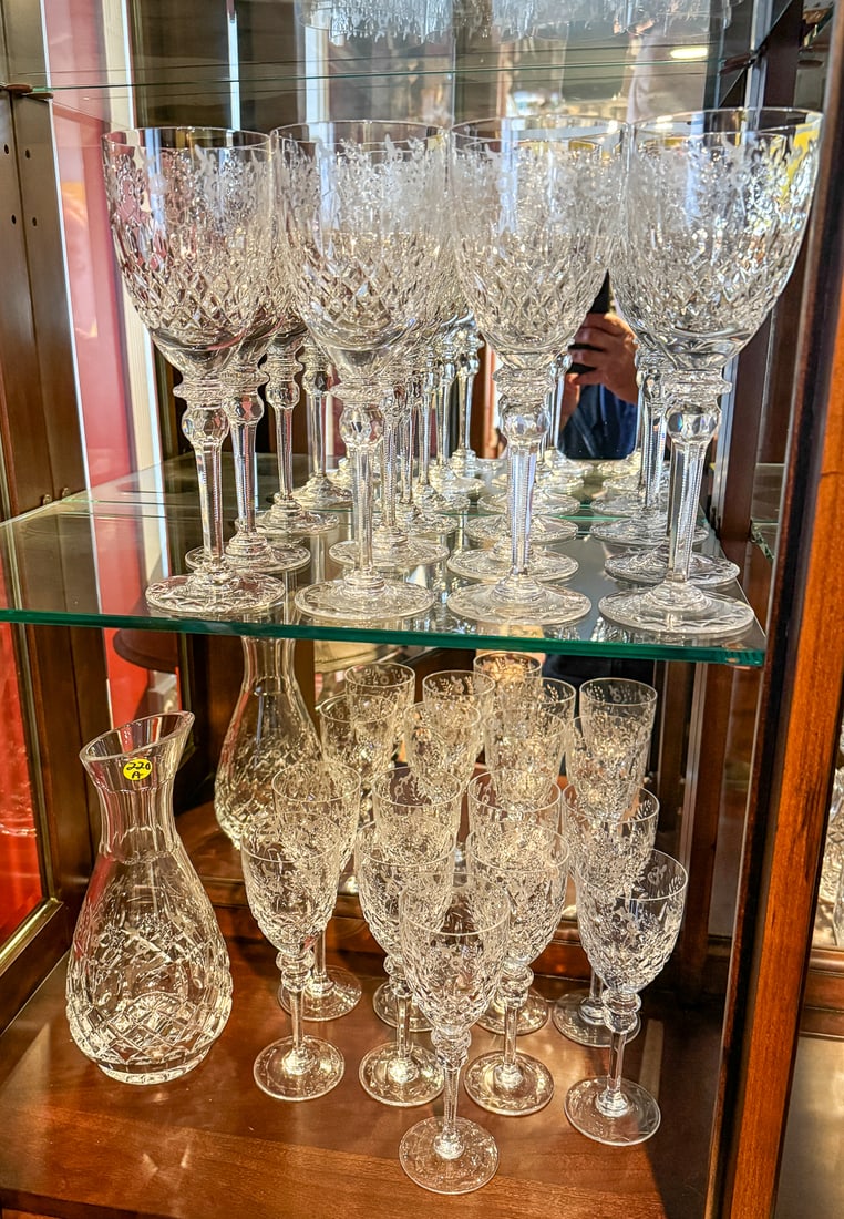 CRYSTAL SERVICE, 12 WATERS, 9 WINES, 1 CARAFE (1 of 4)