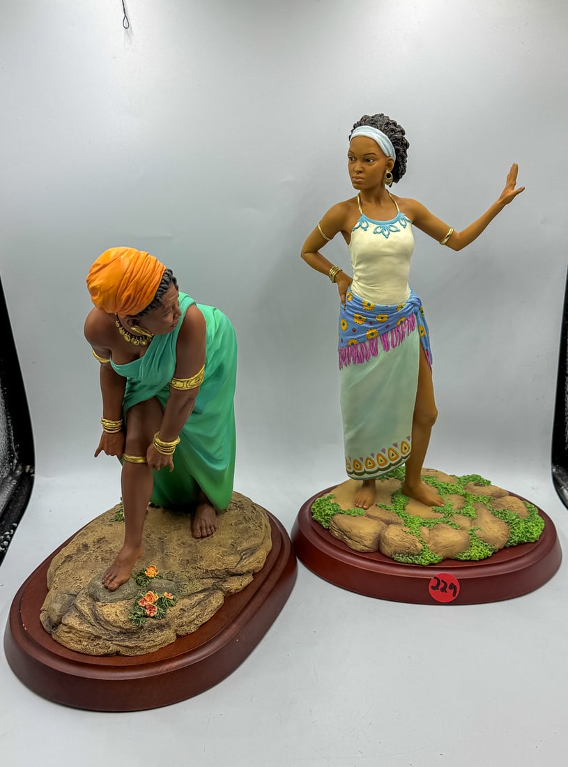 2 THOMAS BLACKSHEAR FIGURES "TALK TO THE HAND" AND "OH YES SHE DID": 2 THOMAS BLACKSHEAR FIGURES "TALK TO THE HAND" AND "OH YES SHE DID" 5" X 12" AND 5" X 10"