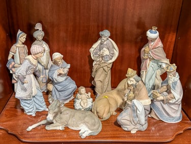 LARGE LLADRO NATIVITY SET, 14" AND SMALLER