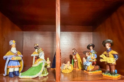 HAND MADE  PORTUGUESE NATIVITY SCENE, 9" AND SMALLER
