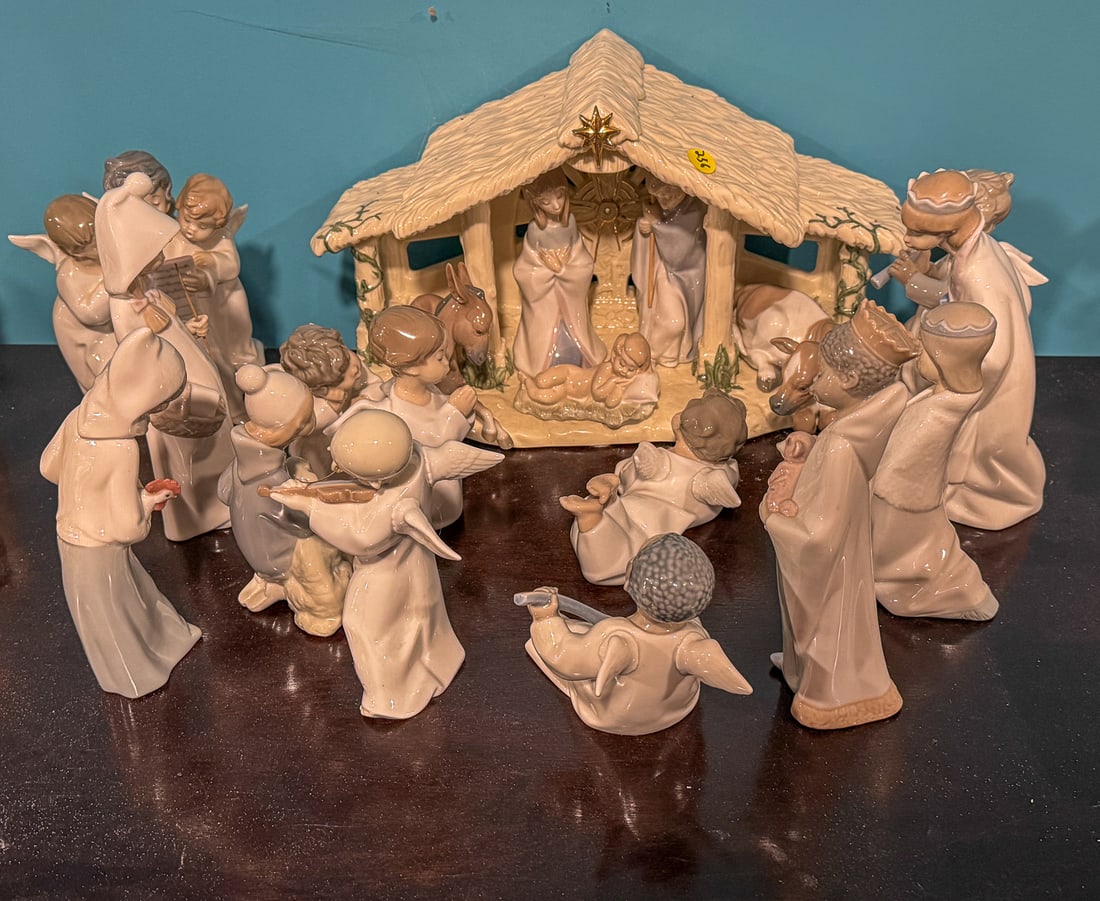 LLADRO NATIVITY, 16" X 9" X 8": LLADRO NATIVITY, 16" X 9" X 8"