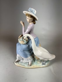 LARGE LLADRO WOMAN W/ SWAN, 10" X 7.5" X 5"