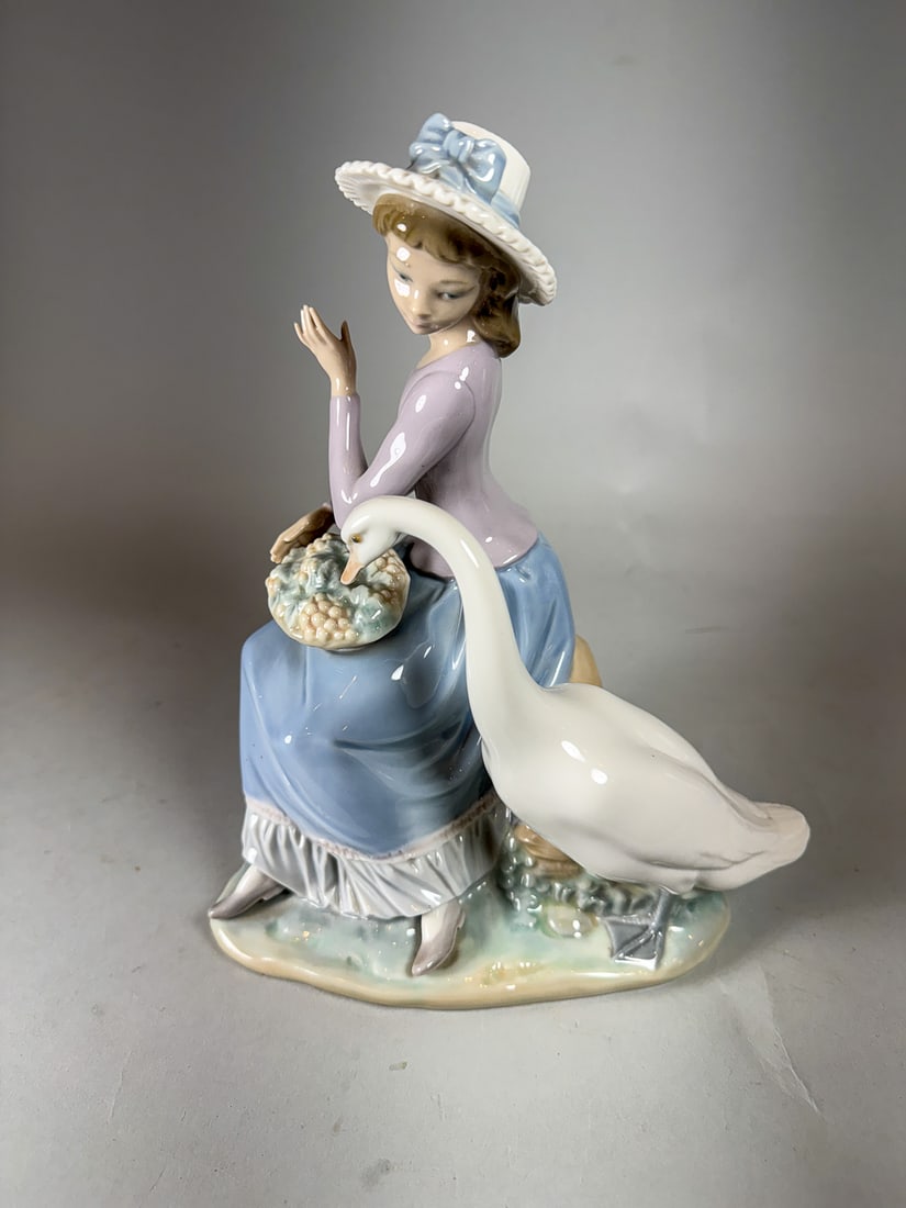 LARGE LLADRO WOMAN W/ SWAN, 10" X 7.5" X 5" (1 of 4)