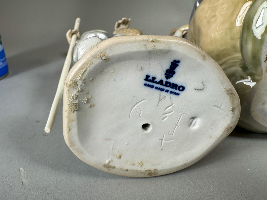 2 LLADROS, 9.5" EACH - 4