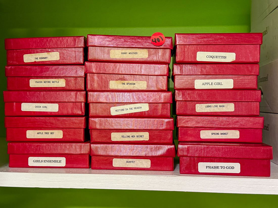 14 HUMMEL GOLD CHRISTMAS ORNAMENTS IN BOXES, 4.5" (1 of 4)