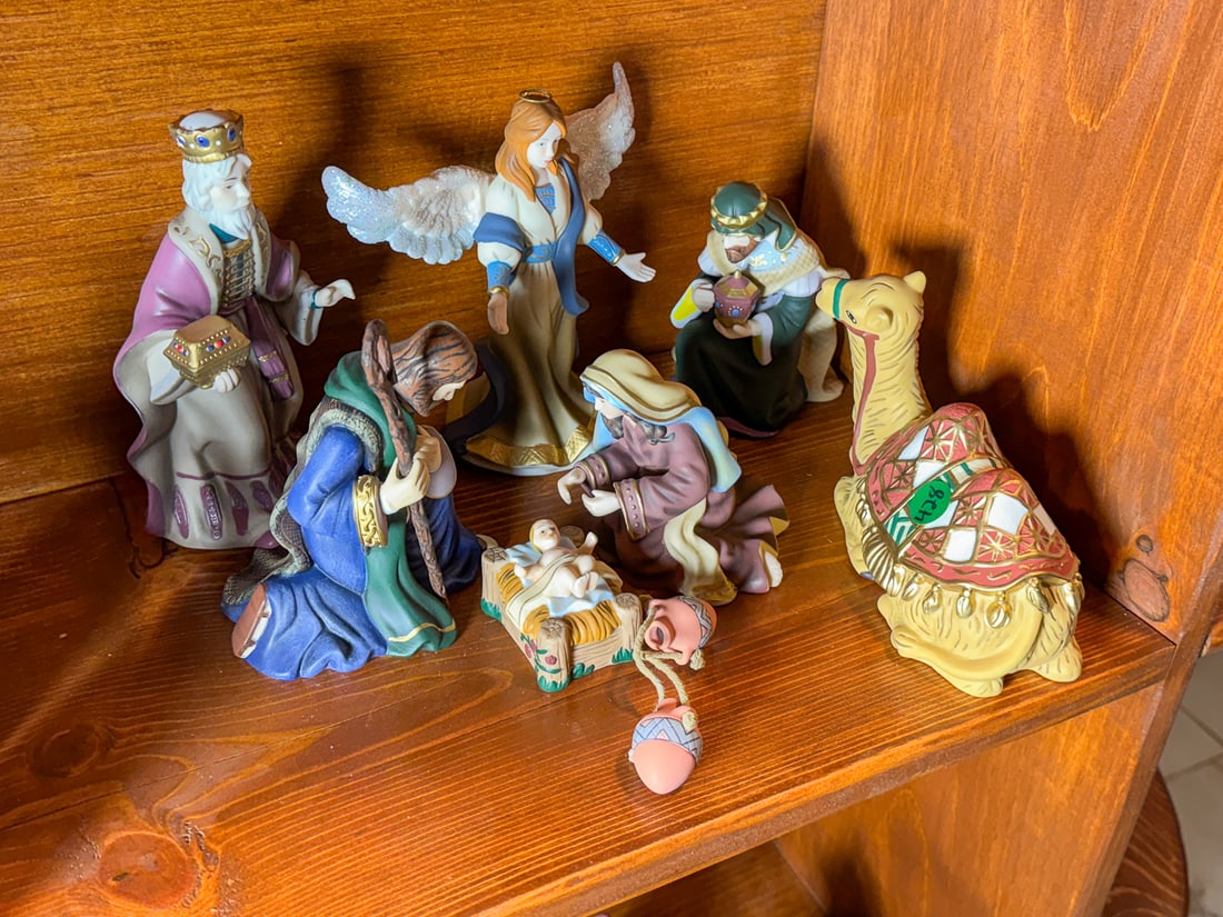 HAWTHORNE VILLAGE NATIVITY SET 7 PIECES: HAWTHORNE VILLAGE NATIVITY SET 7 PIECES