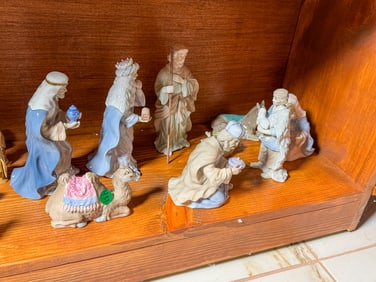 ROYAL DOULTON NATIVITY SET