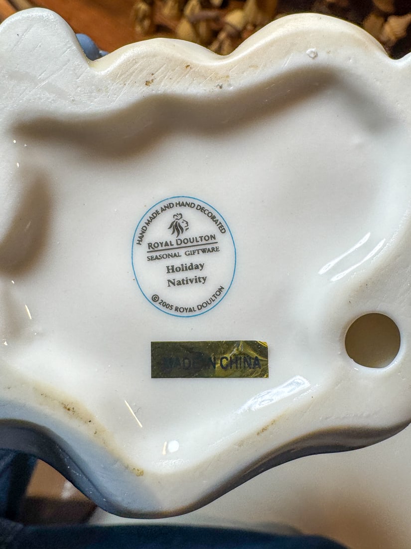 ROYAL DOULTON NATIVITY SET - 4