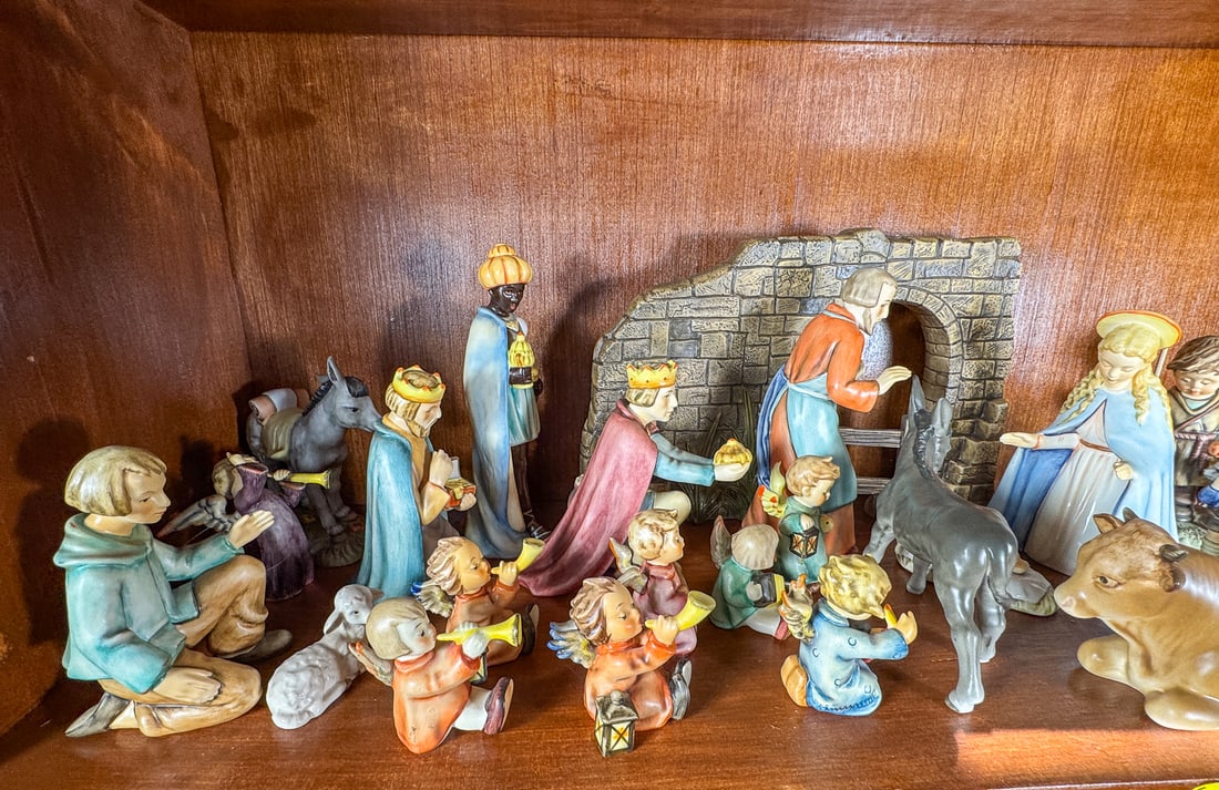 GOEBEL NATIVITY LARGE SET - 2
