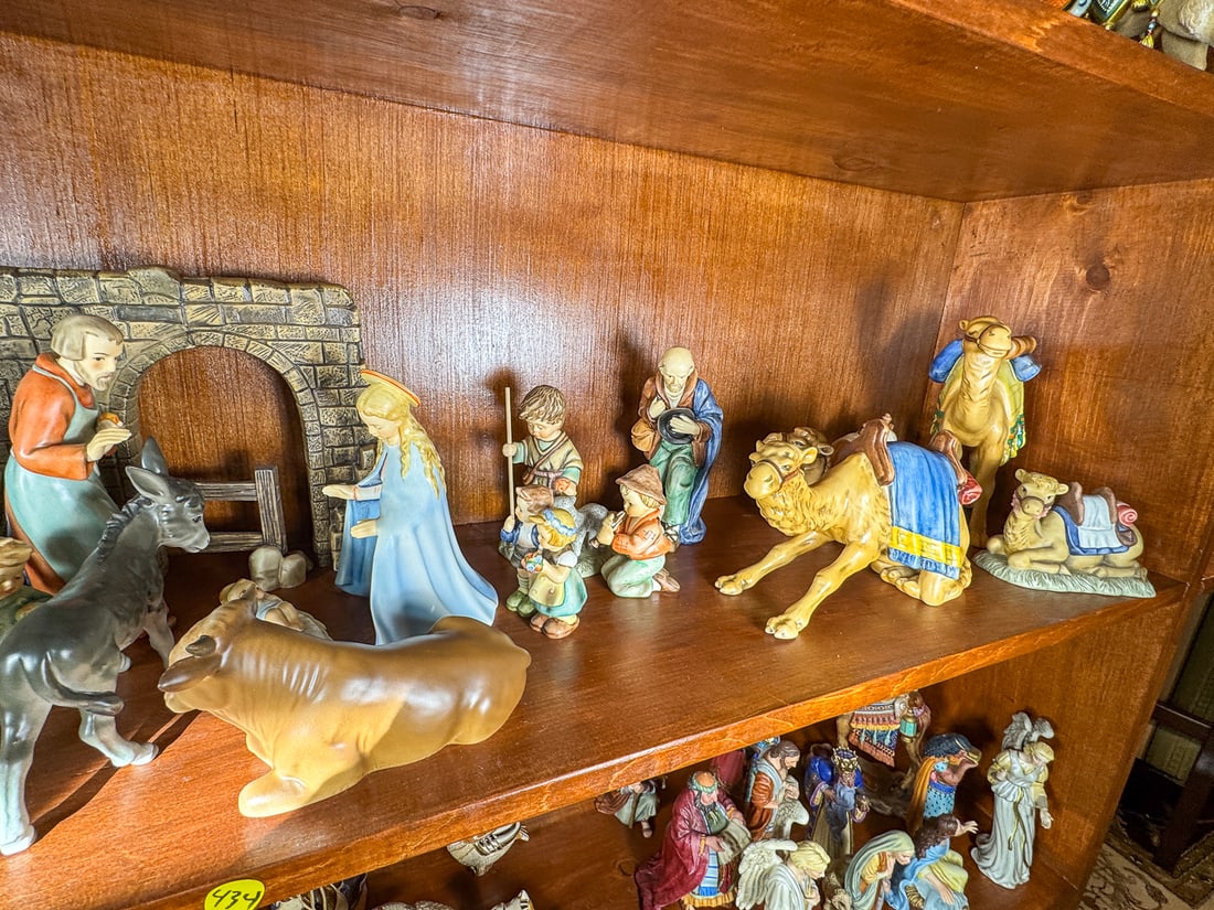 GOEBEL NATIVITY LARGE SET - 3