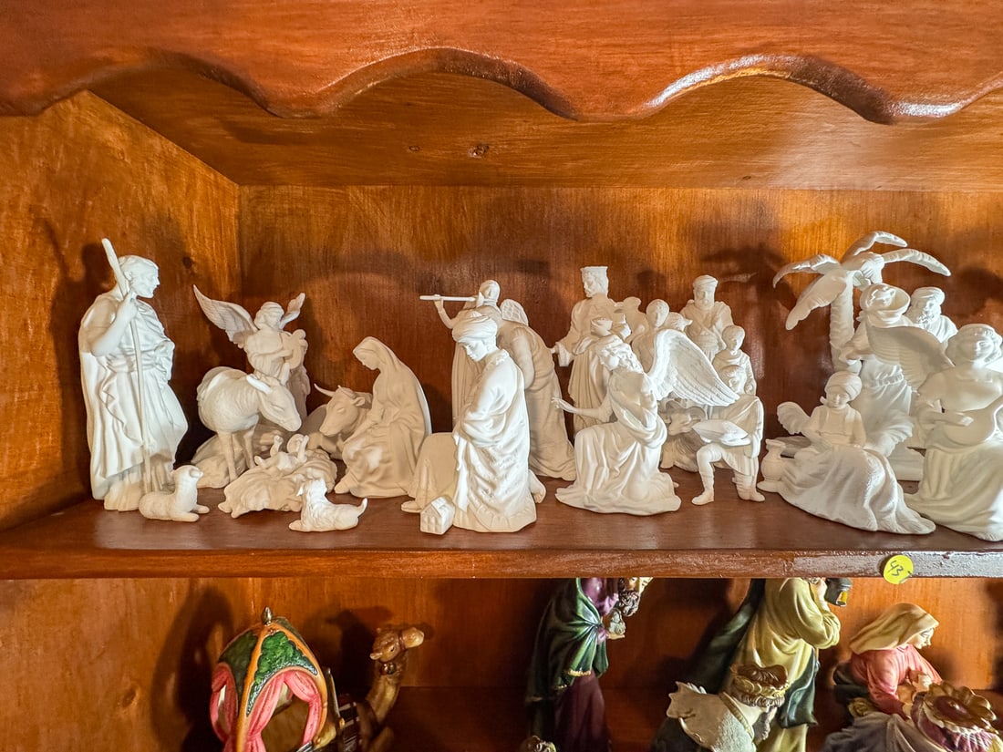 LARGE LENOX NATIVITY SET PARIAH - 2