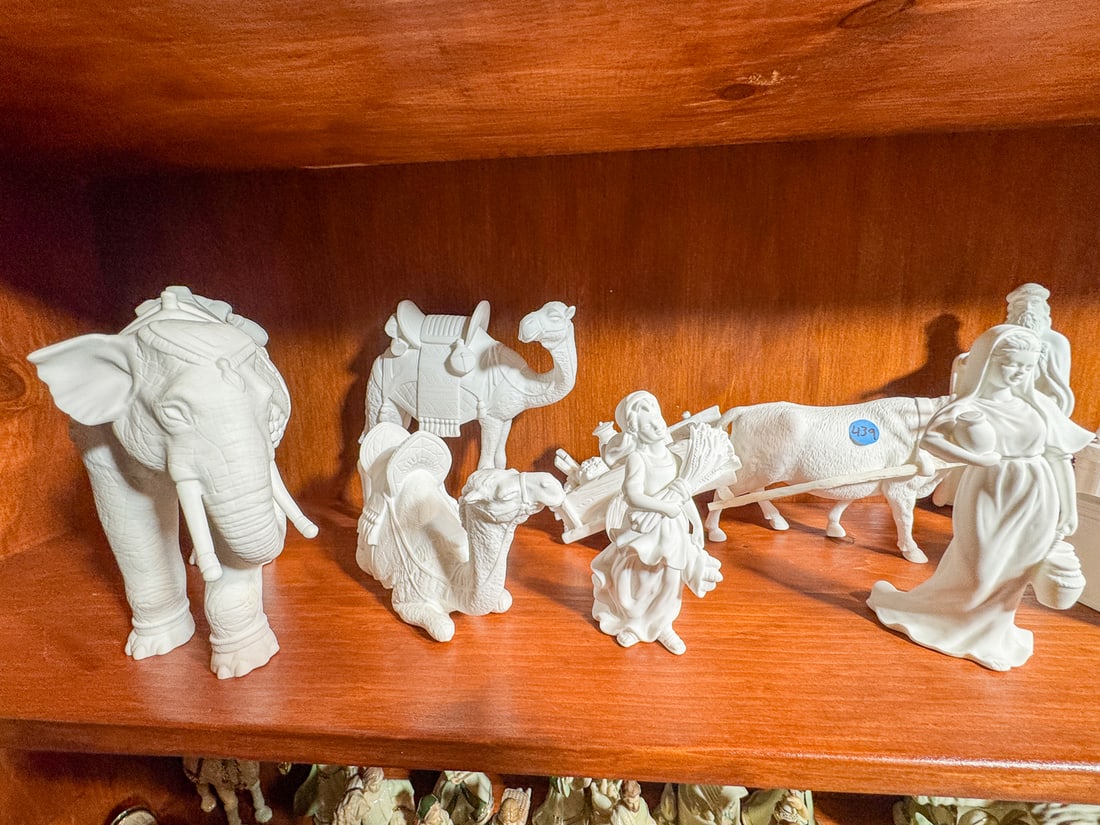 LARGE LENOX PARIAH FIGURE SET - 2