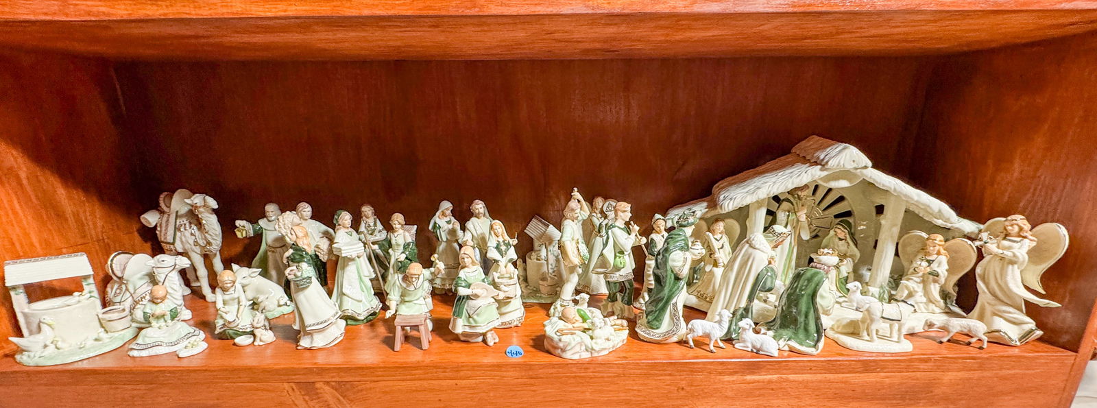 HUGE HAWTHORNE VILLAGE NATIVITY SET: HUGE HAWTHORNE VILLAGE NATIVITY SET