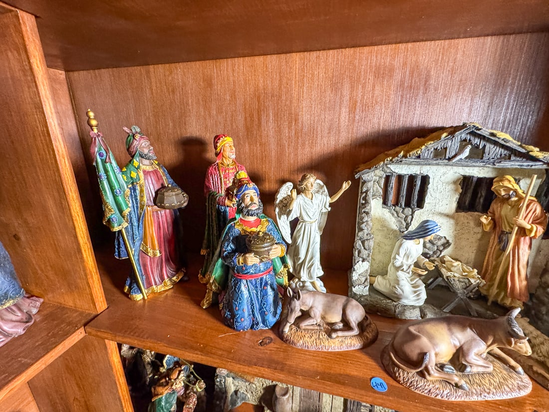 LARGE ROMAN NATIVITY SET - 4