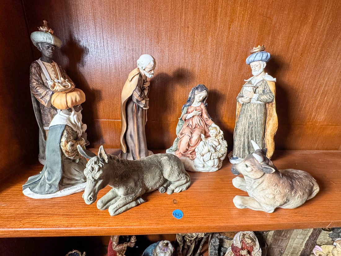 LARGE GIUSEPPI ARMANI NATIVITY SET - 2