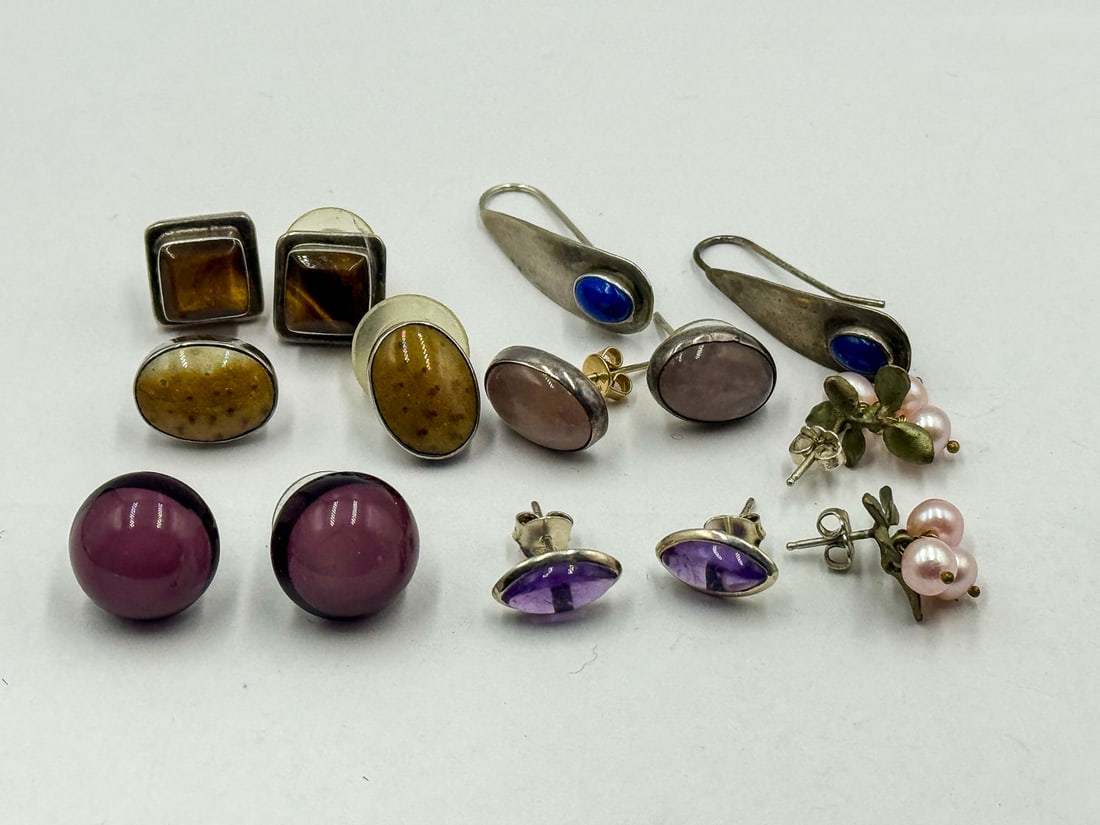 LOT OF STERLING SILVER EARRINGS, SOME MEXICAN. 28 GRAMS: LOT OF STERLING SILVER EARRINGS, SOME MEXICAN. 28 GRAMS