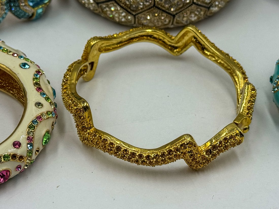 8 LARGE COSTUME BANGLE BRACELETS - 7