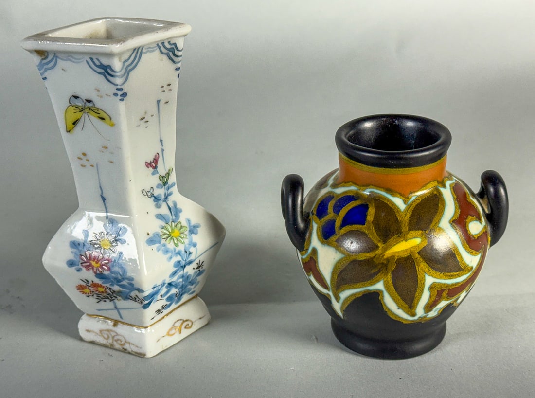 CHINESE CABINET VASE: CHINESE CABINET VASE
