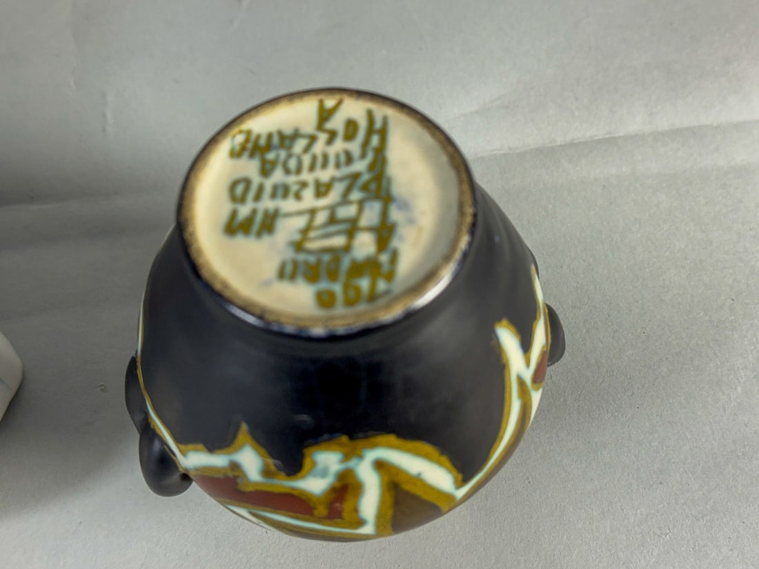 CHINESE CABINET VASE - 3