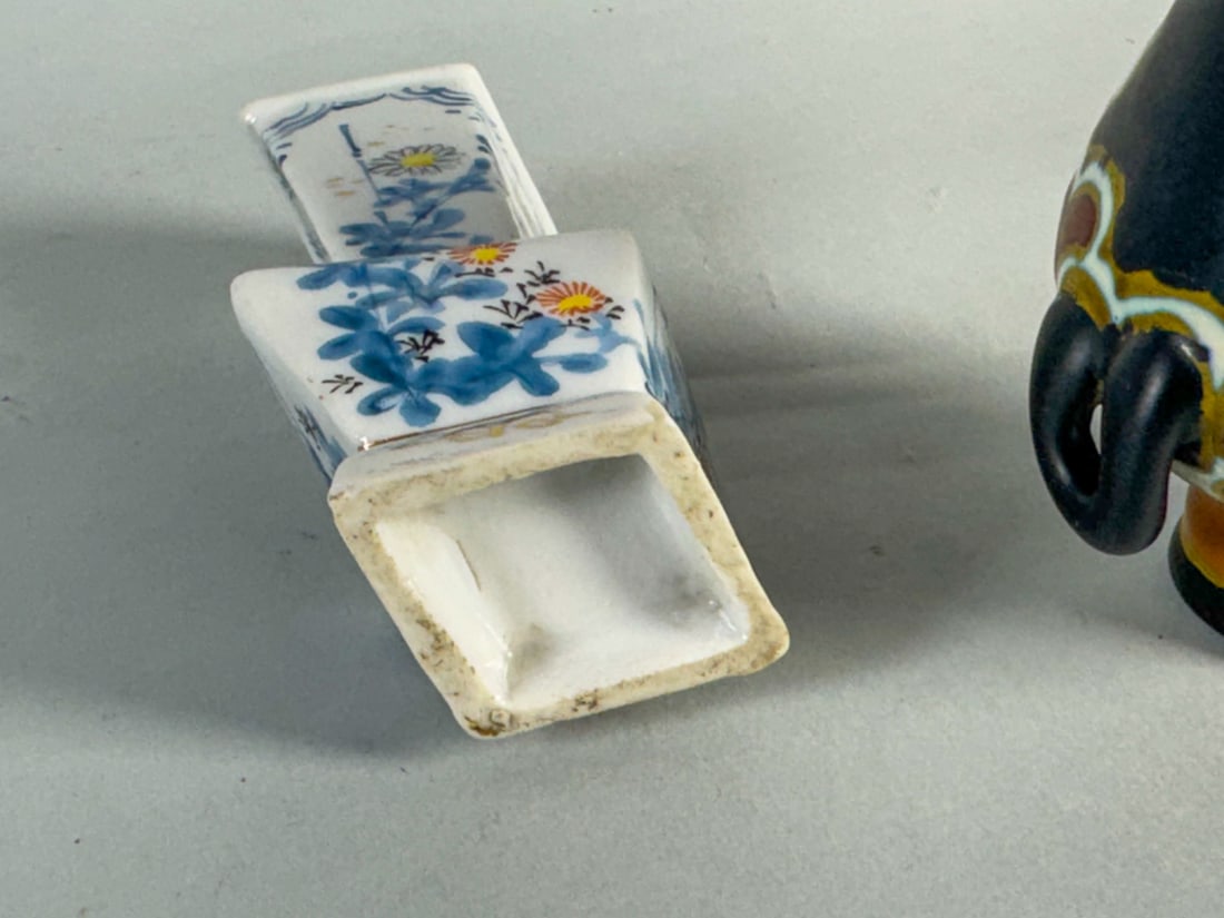 CHINESE CABINET VASE - 4