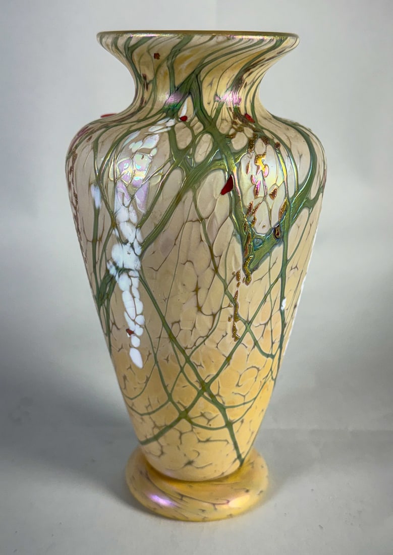 ART GLASS TIFFANY STYLE VASE (1 of 6)