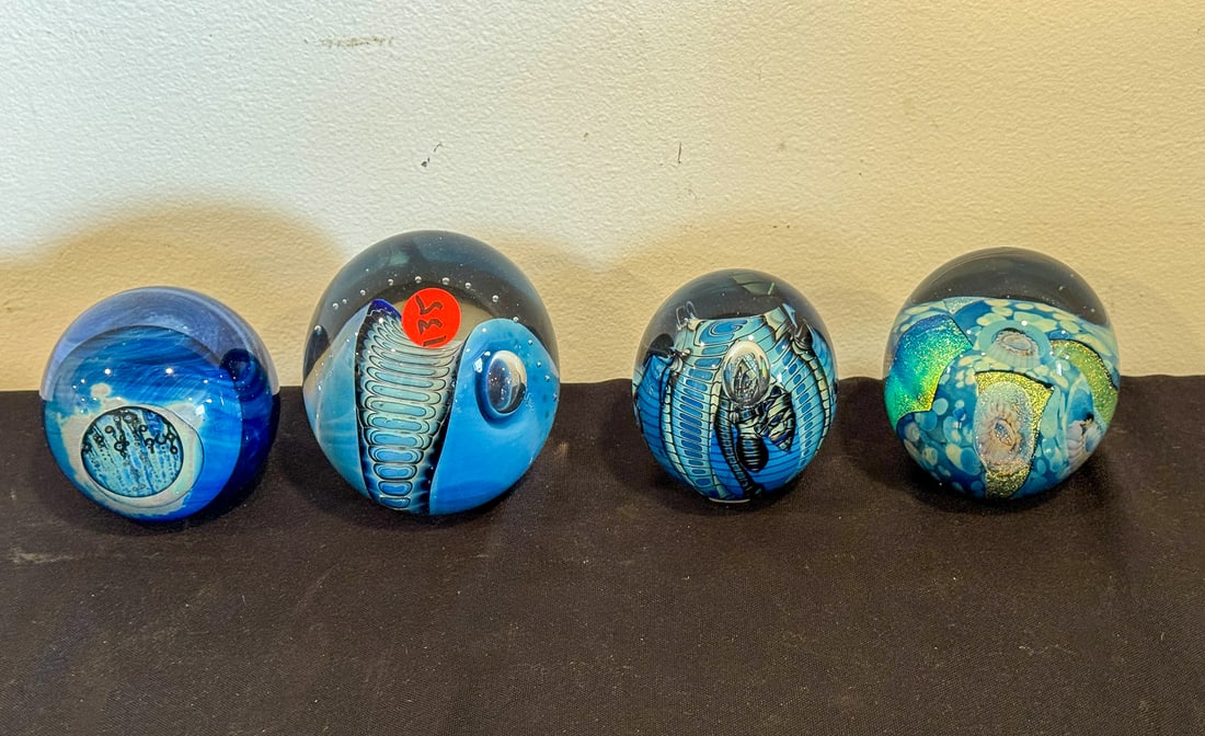 4 ART GLASS PAPERWEIGHTS (1 of 4)