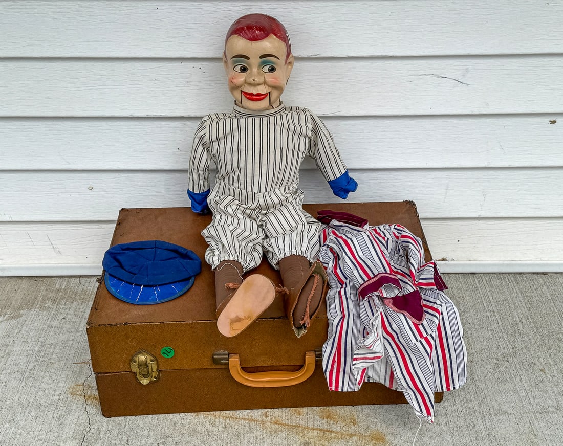 HOWDY DOODY DOLL W/ TRAVELING CASE, 30" (1 of 6)