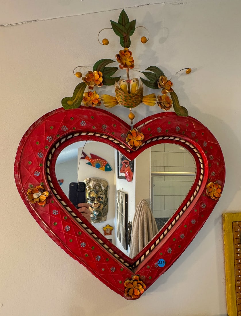 PAINTED TIN FOLK ART HEART MIRROR, 21" X 28" (1 of 4)