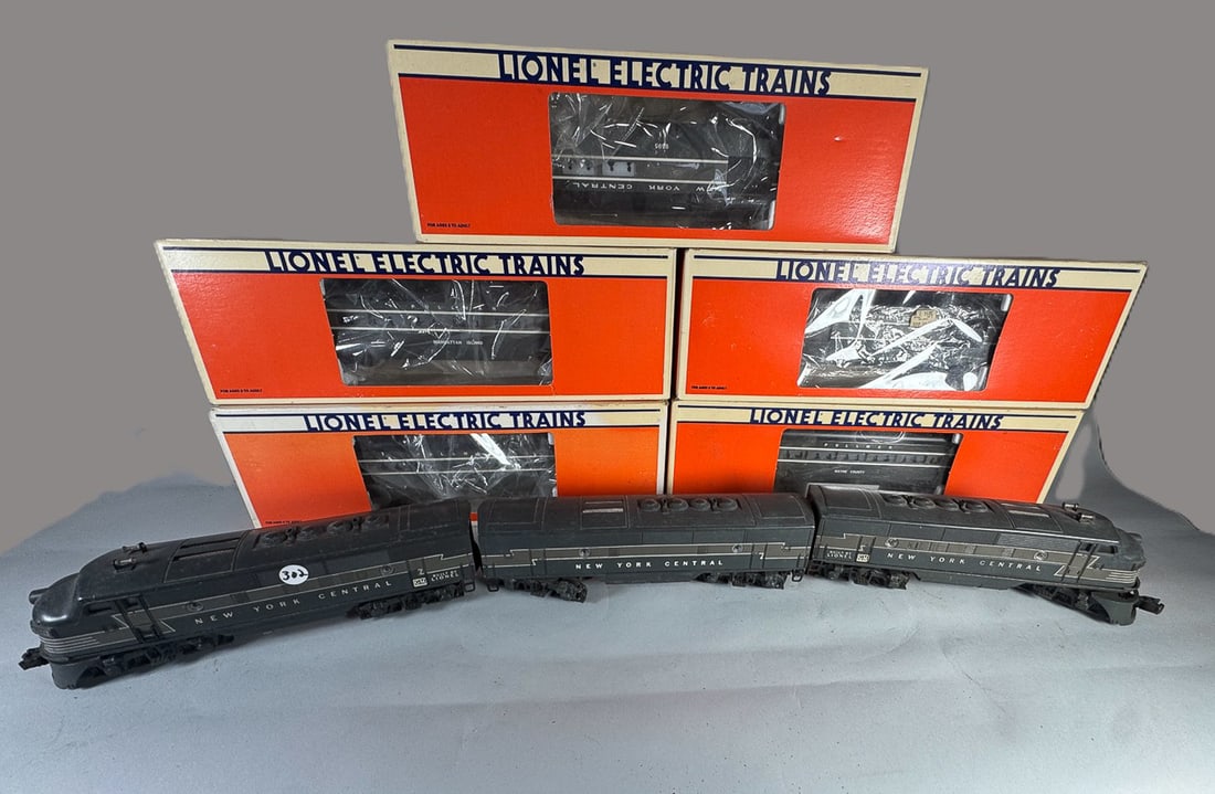 NEW YORK CENTRAL LIONEL 8 PIECE TRAIN SET W/ BOXES (1 of 6)
