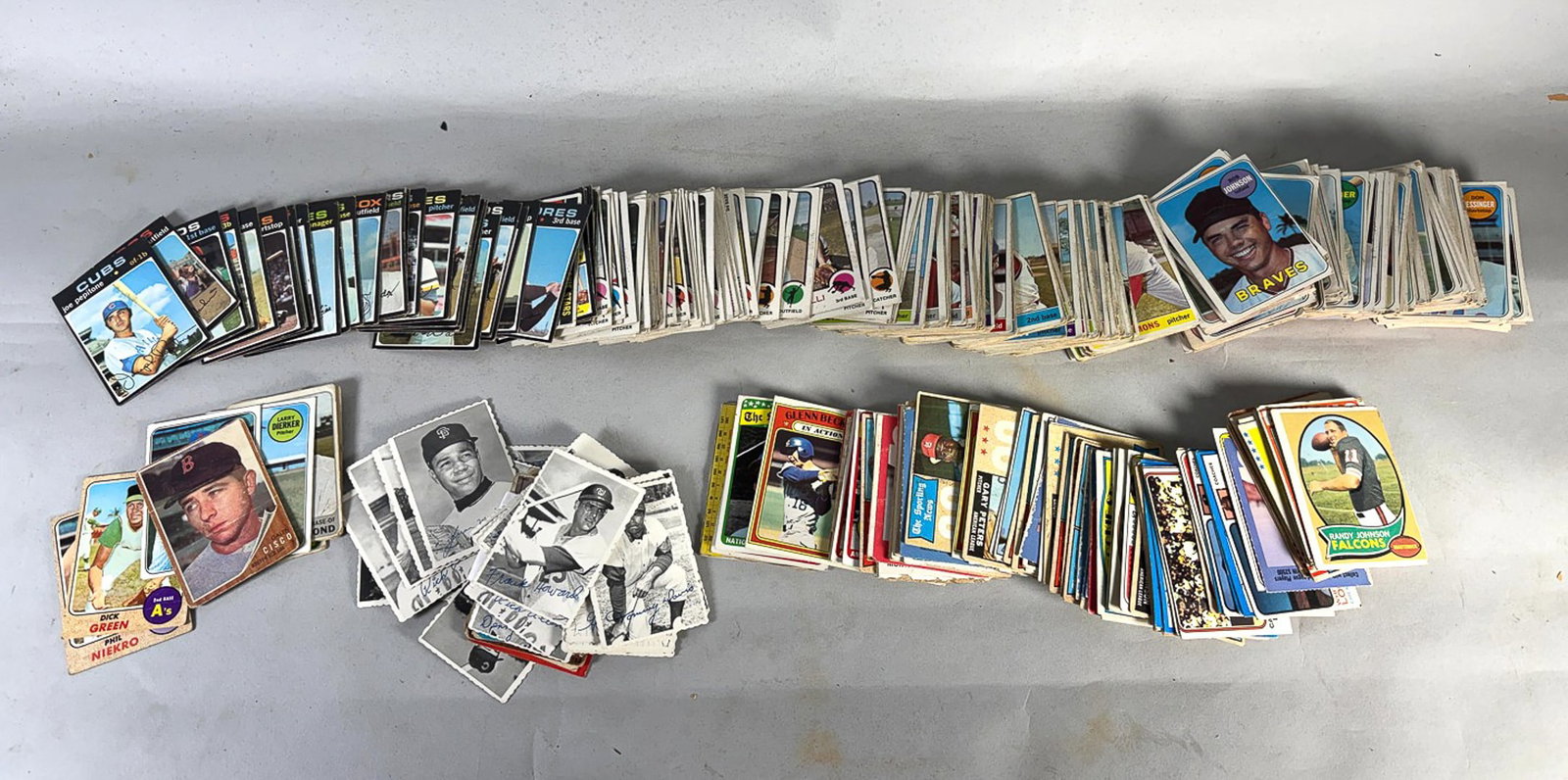 EARLY 1970S TOPPS BASEBALL CARDS (1 of 10)