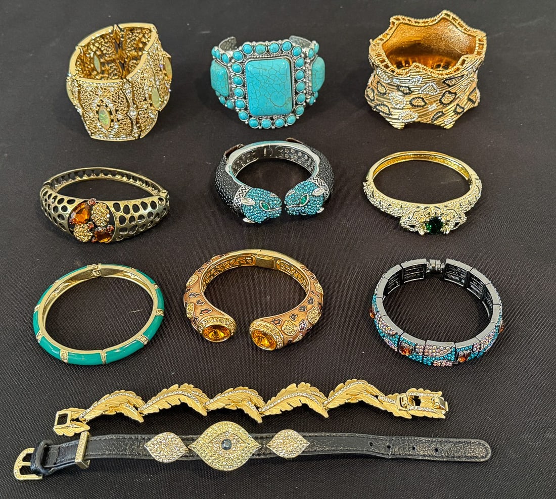 COSTUME JEWELRY LOT: COSTUME JEWELRY LOT