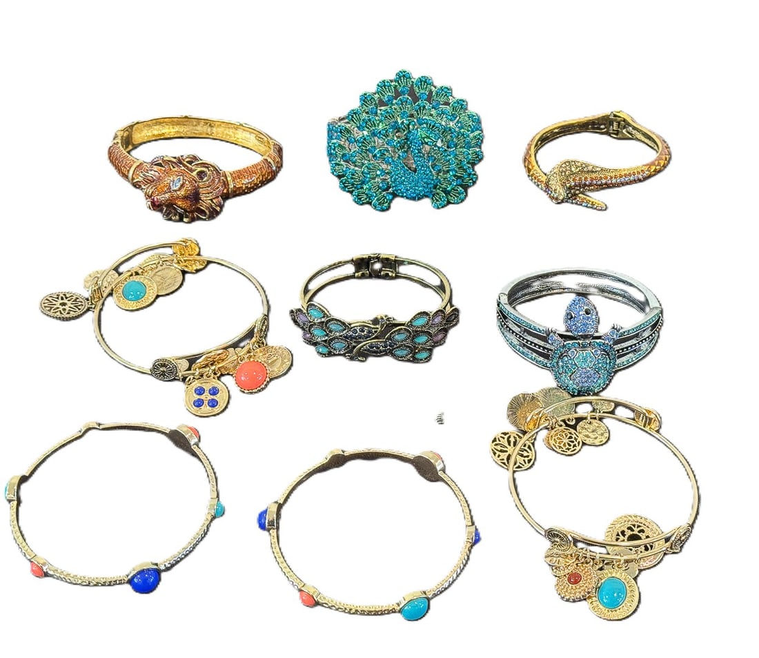 COSTUME JEWELRY LOT: COSTUME JEWELRY LOT