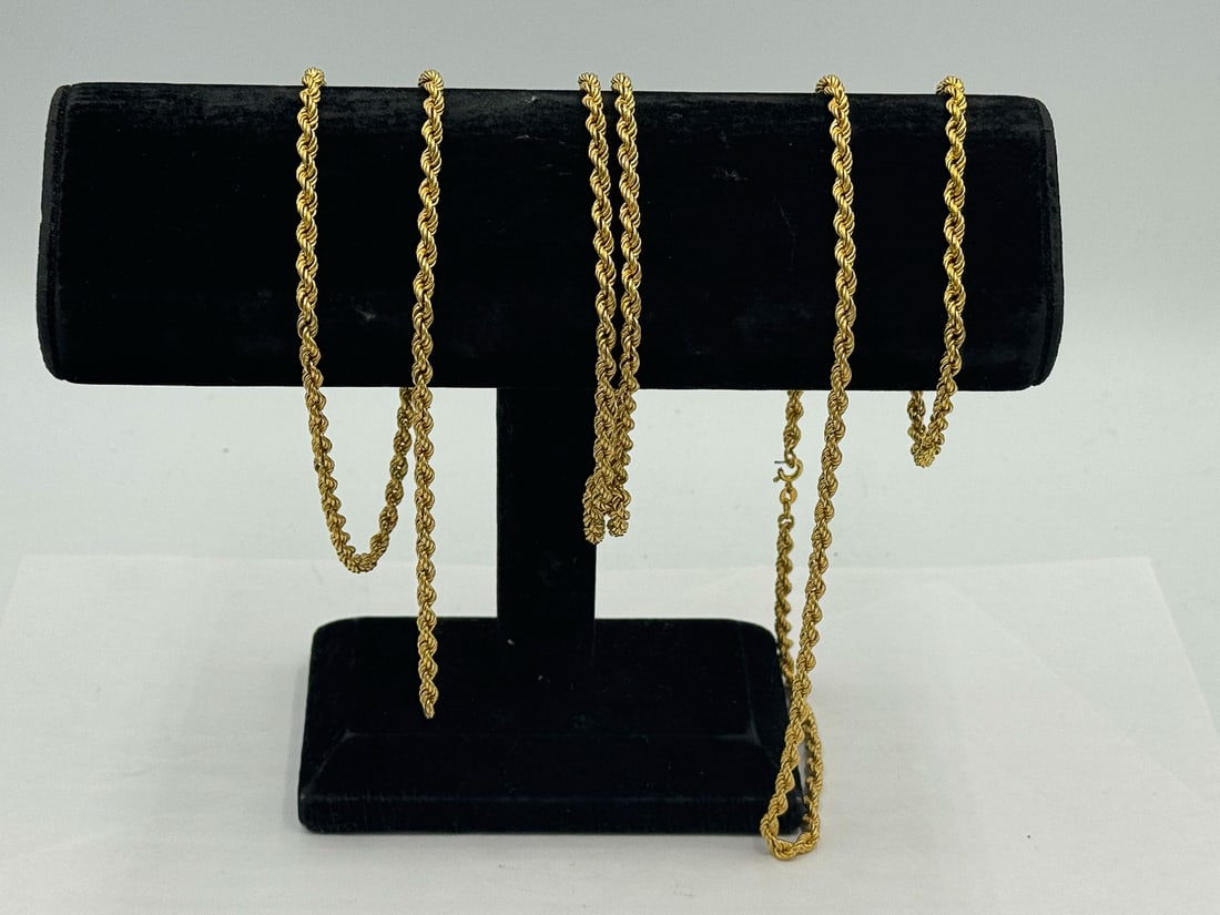 3 14K GOLD NECKLACES AND 1 BRACELET, 26.5 GRAMS: 3 14K GOLD NECKLACES AND 1 BRACELET, 26.5 GRAMS