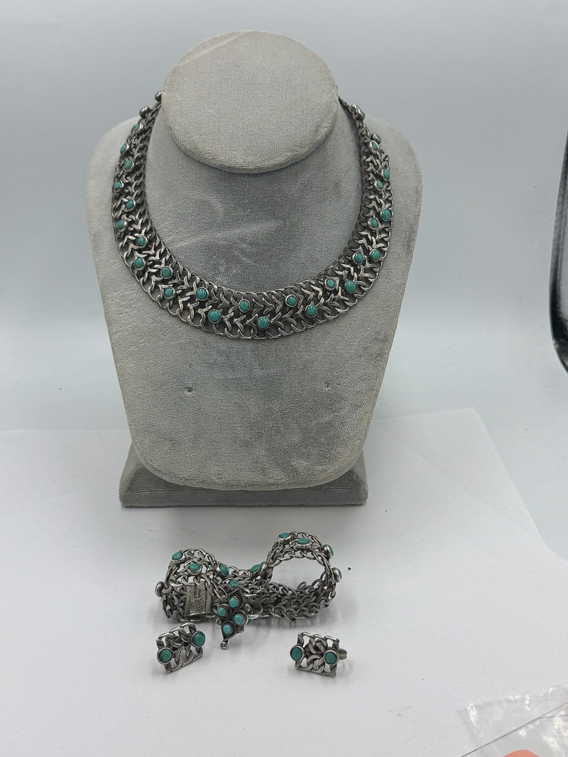 MEXICAN SILVER AND TURQOUISE JEWELRY SUITE, 110 GRAMS: MEXICAN SILVER AND TURQOUISE JEWELRY SUITE, 110 GRAMS