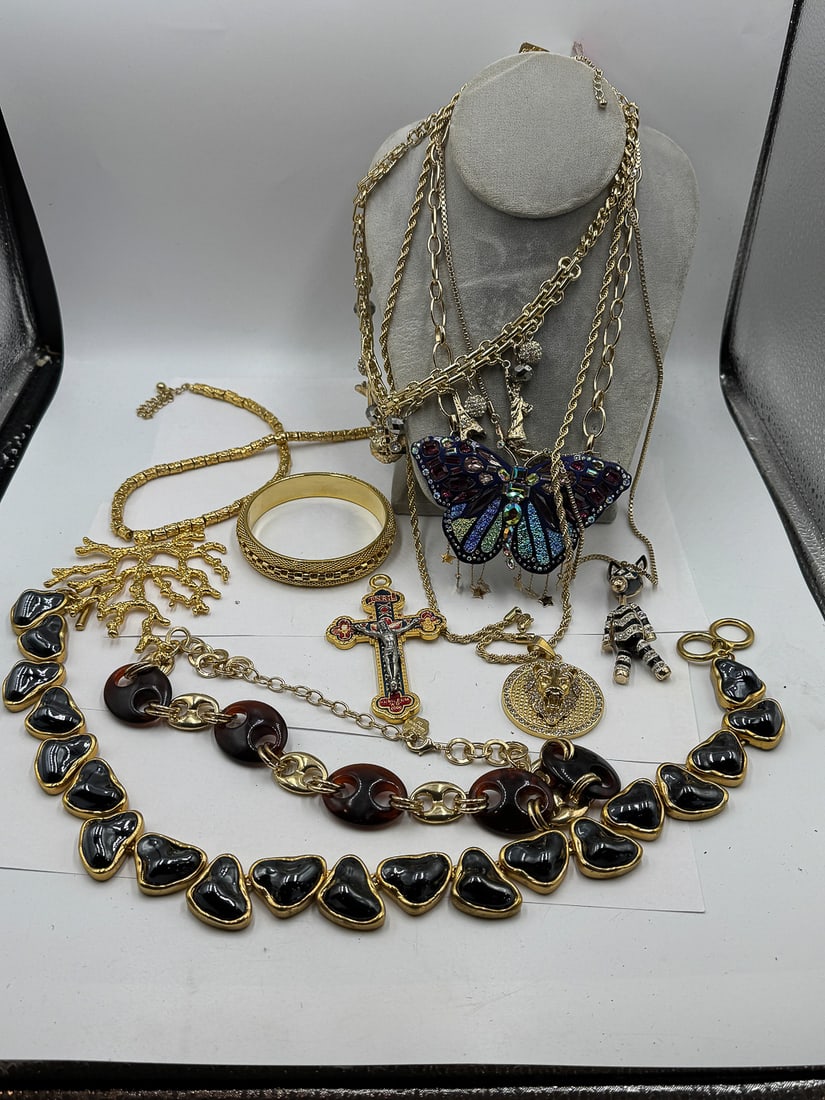 GOLD TONE AND GOLD FILLED BLING JEWELRY LOT: GOLD TONE AND GOLD FILLED BLING JEWELRY LOT