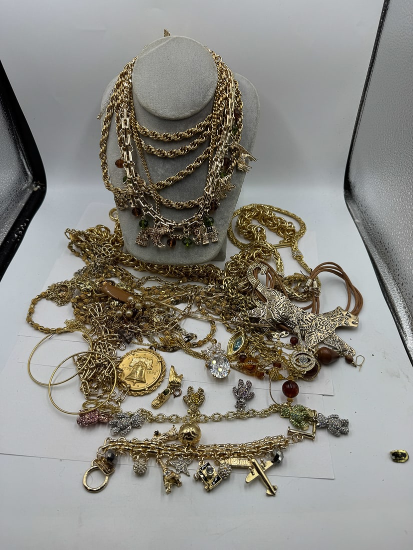 GOLD TONE AND GOLD FILLED BLING JEWELRY LOT: GOLD TONE AND GOLD FILLED BLING JEWELRY LOT