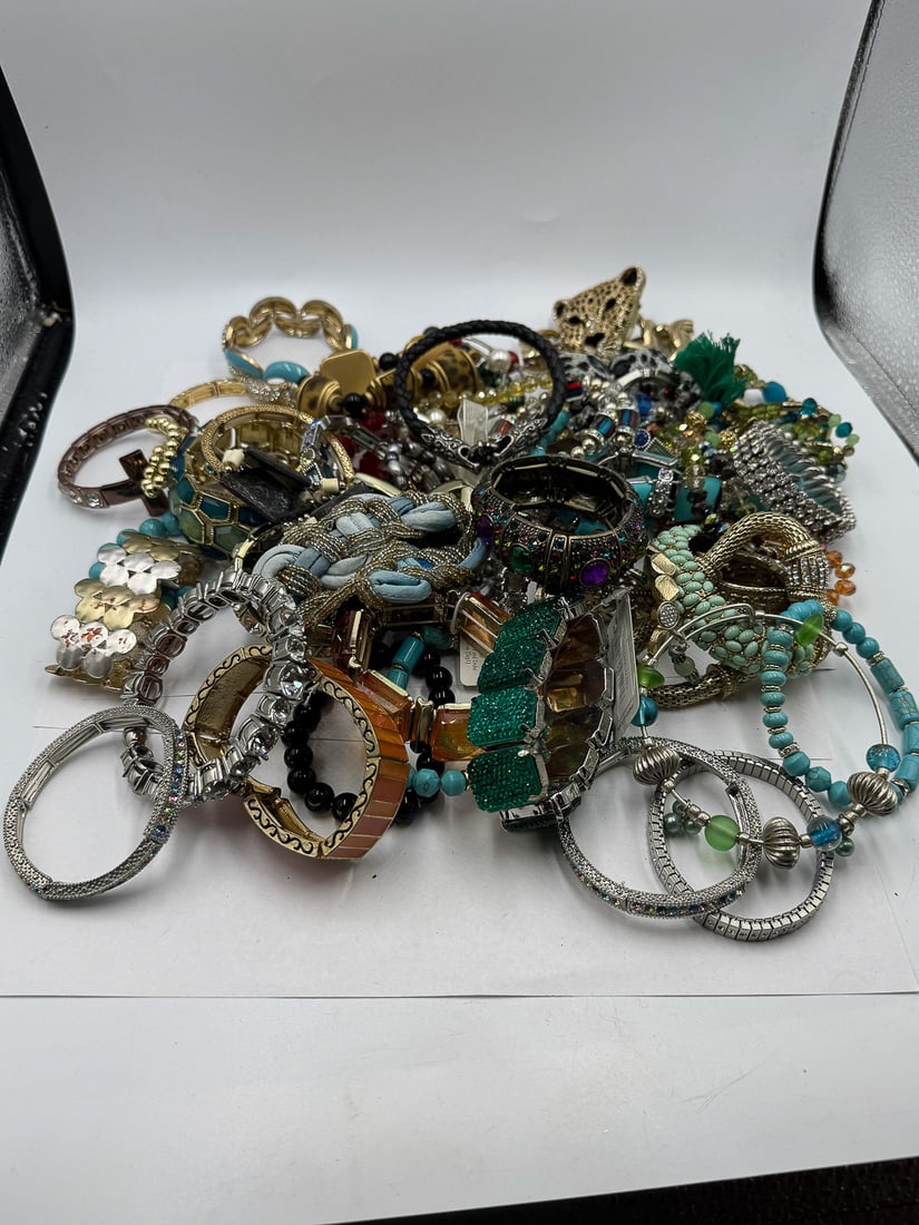 LARGE LOT OF FLASHY BANGLE BRACELETS: LARGE LOT OF FLASHY BANGLE BRACELETS